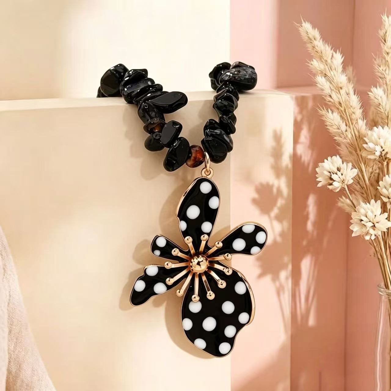 Travel Accessories For Women - 빈티지 시크 플라워 모양 블랙 스톤