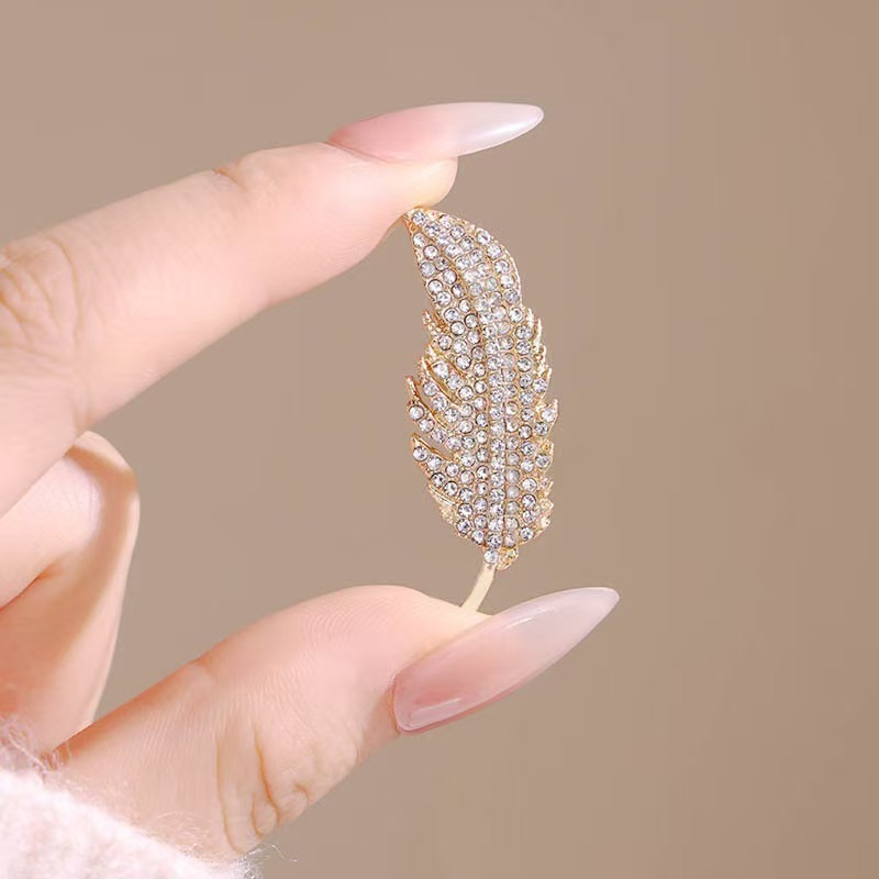 라이트 럭셔리 스타일 풀 다이아몬드 깃털 브로치는 우아 - Travel Accessories For Women 리뷰 및 가격