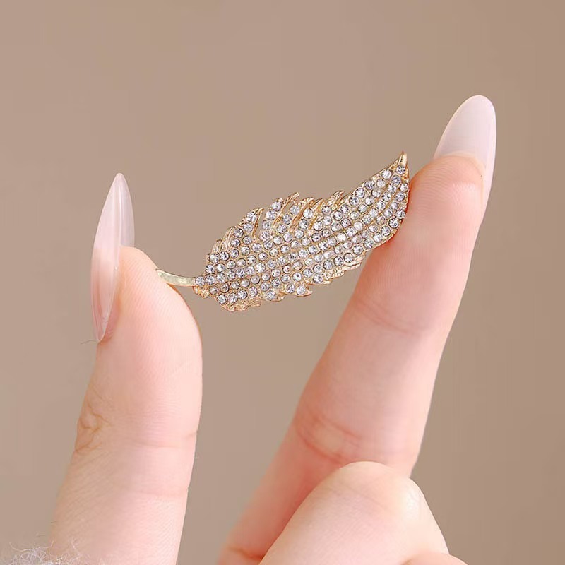 라이트 럭셔리 스타일 풀 다이아몬드 깃털 브로치는 우아 - Travel Accessories For Women 리뷰 및 가격