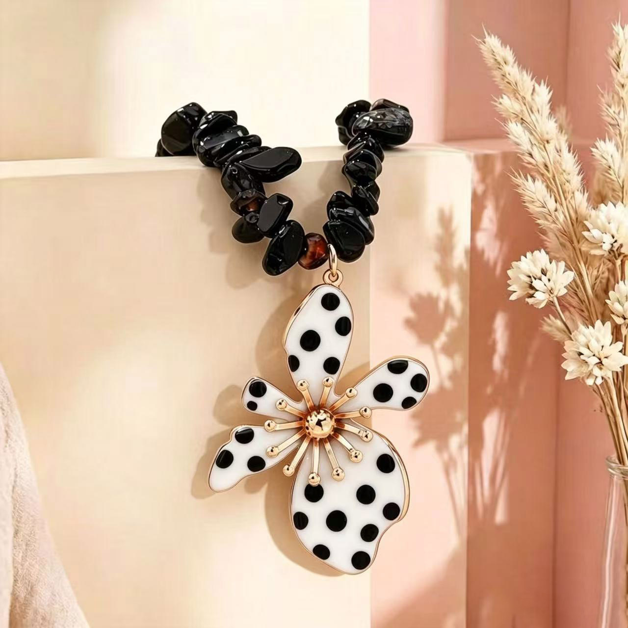 빈티지 시크 플라워 모양 블랙 스톤 목걸이, 블랙 앤  - Travel Accessories For Women 리뷰 및 가격