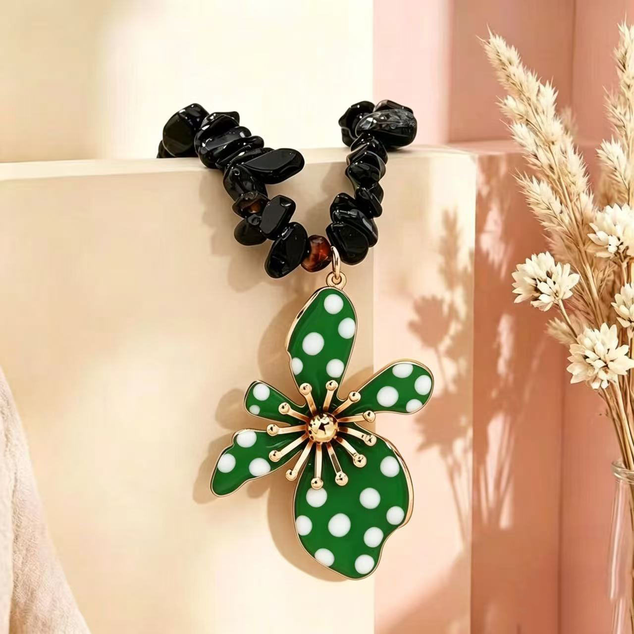 빈티지 시크 플라워 모양 블랙 스톤 목걸이, 블랙 앤  - Travel Accessories For Women 리뷰 및 가격